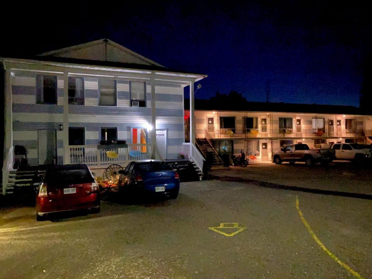 Bay Lake Inn - Frontiersman Motel Latchford Экстерьер фото