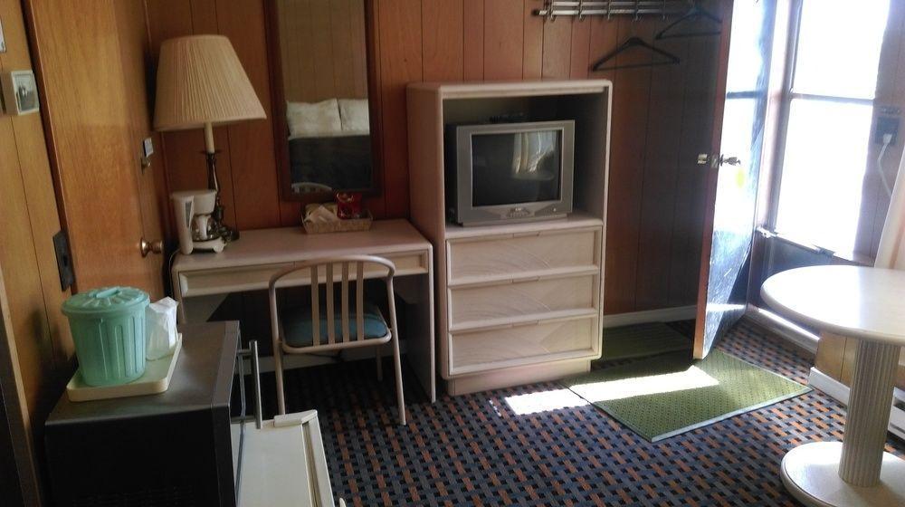 Bay Lake Inn - Frontiersman Motel Latchford Экстерьер фото
