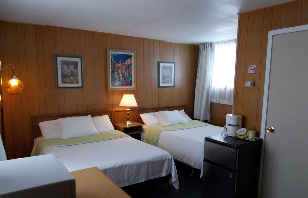 Bay Lake Inn - Frontiersman Motel Latchford Экстерьер фото