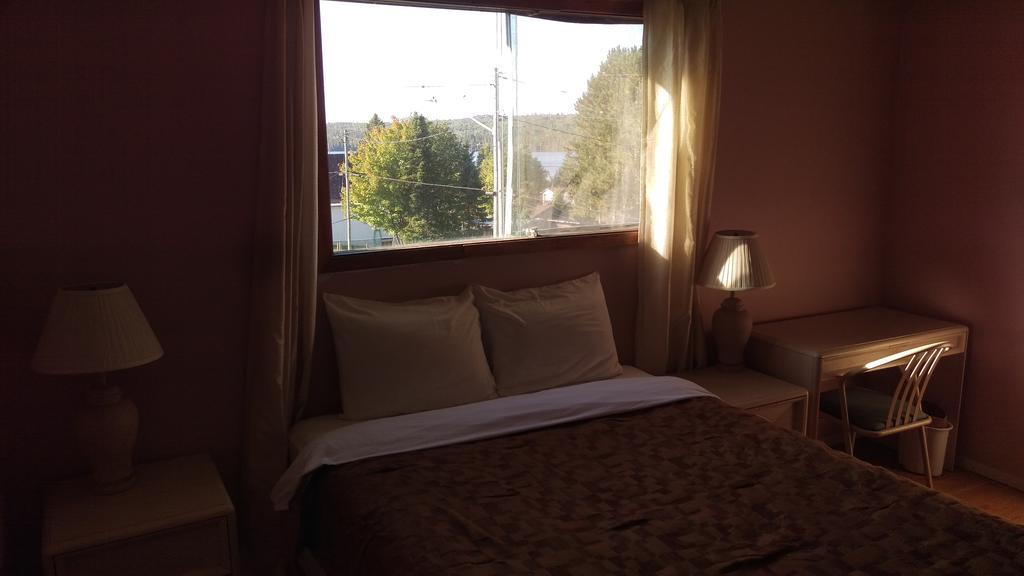 Bay Lake Inn - Frontiersman Motel Latchford Экстерьер фото