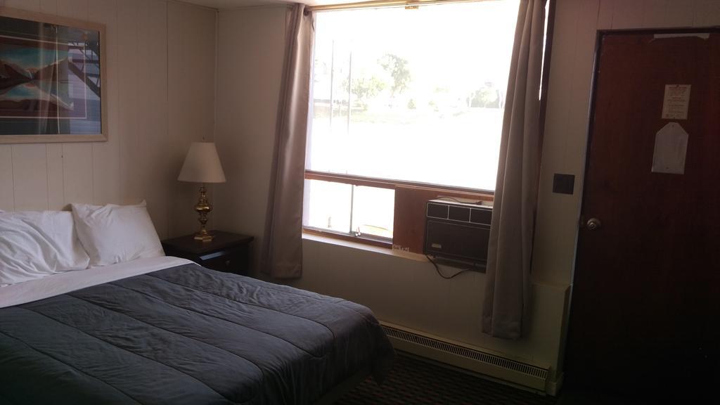 Bay Lake Inn - Frontiersman Motel Latchford Экстерьер фото