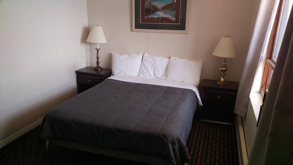 Bay Lake Inn - Frontiersman Motel Latchford Экстерьер фото