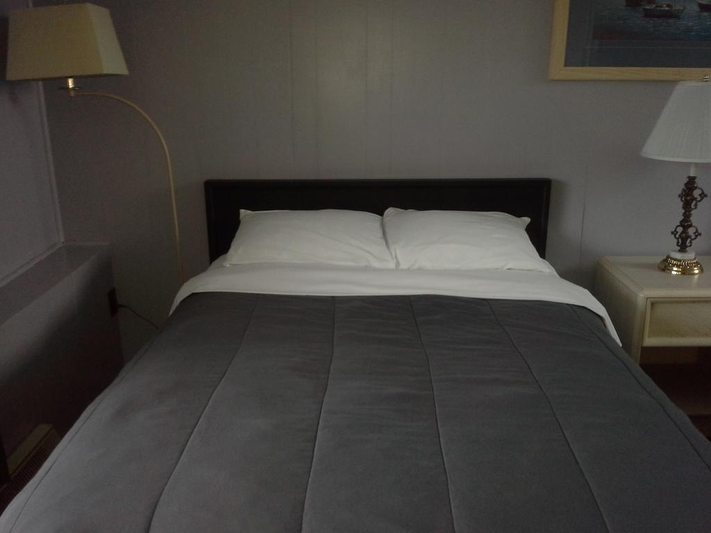 Bay Lake Inn - Frontiersman Motel Latchford Экстерьер фото
